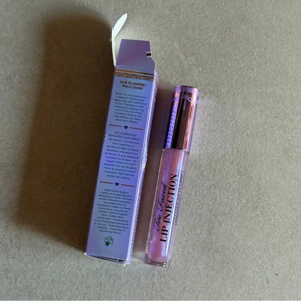 Too Faced Lip Injection Maximum Plump in Blueberry Buzz – Extra Strength